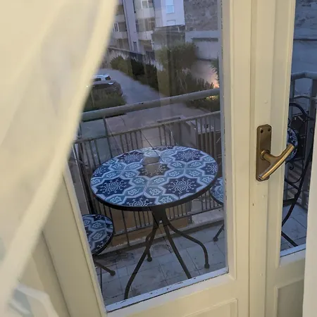 Apartment E&g Private In